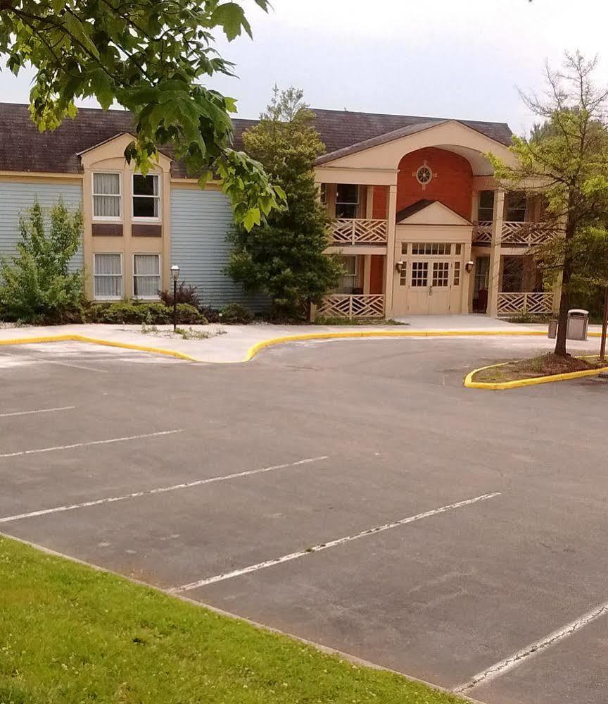 Econo Lodge Inn & Suites Radford-Blacksburg Area Exterior foto